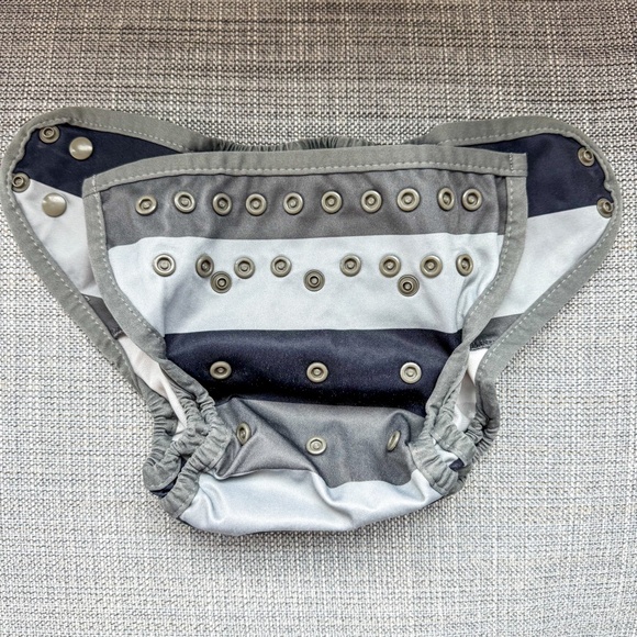 2 Nicki's Diapers - Cover and All-in-Two - Cloth Diapers - Picture 3 of 12